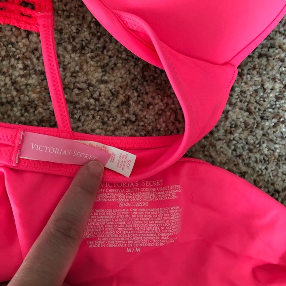Hot pink VS bikini - Picture 3 of 3